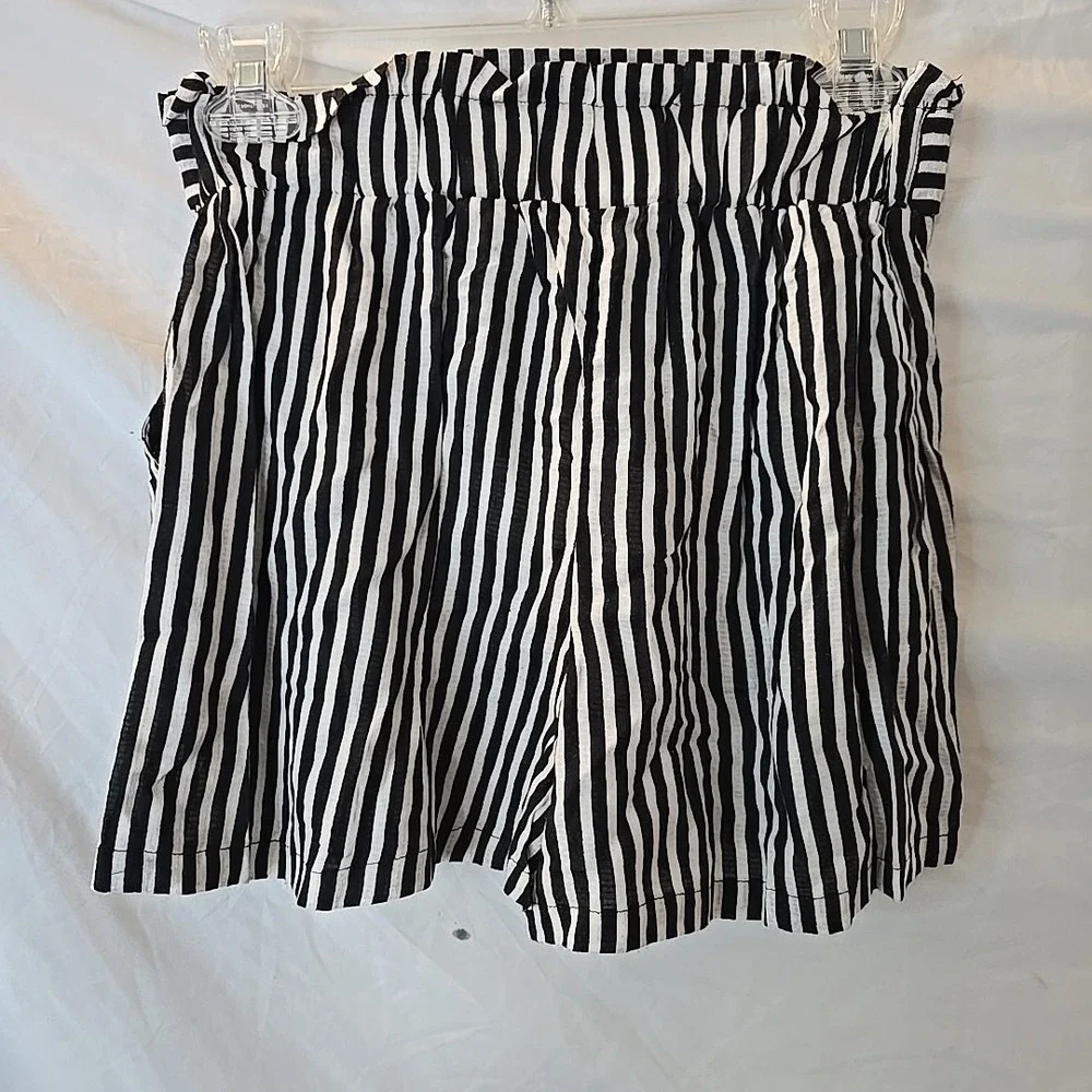Angie Shorts Black/white Striped Tie‎ Belt Sz S NWT Lightweight Semi-sheer
